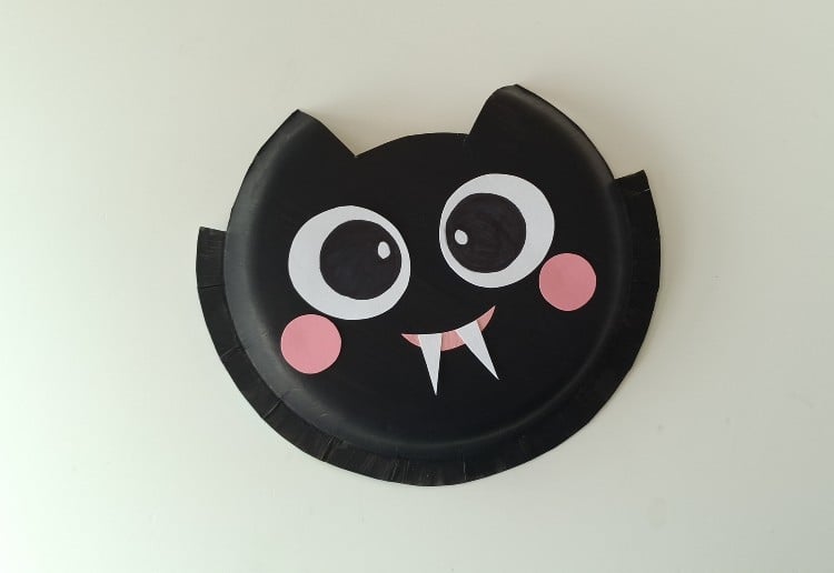 Paper Plate Bat Craft: step 6