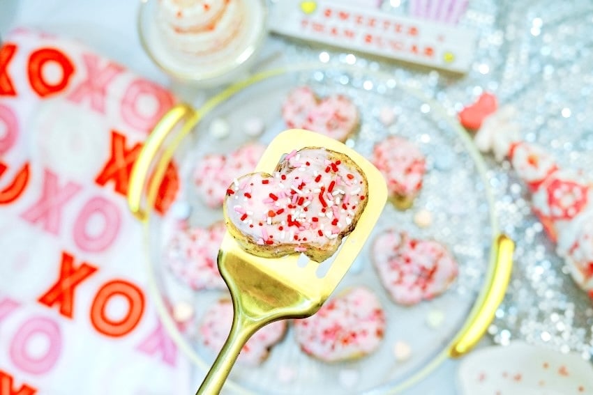 heart-shaped cinnamon rolls